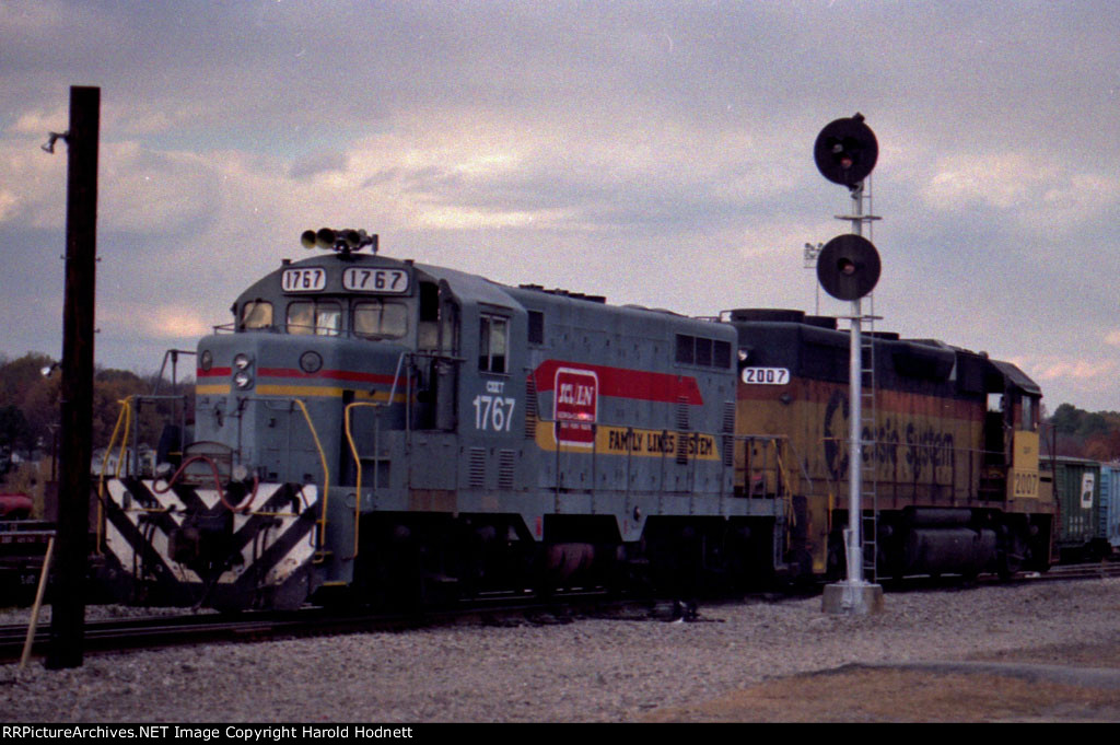 CSX 1767 & 2007 sit outside the yard office